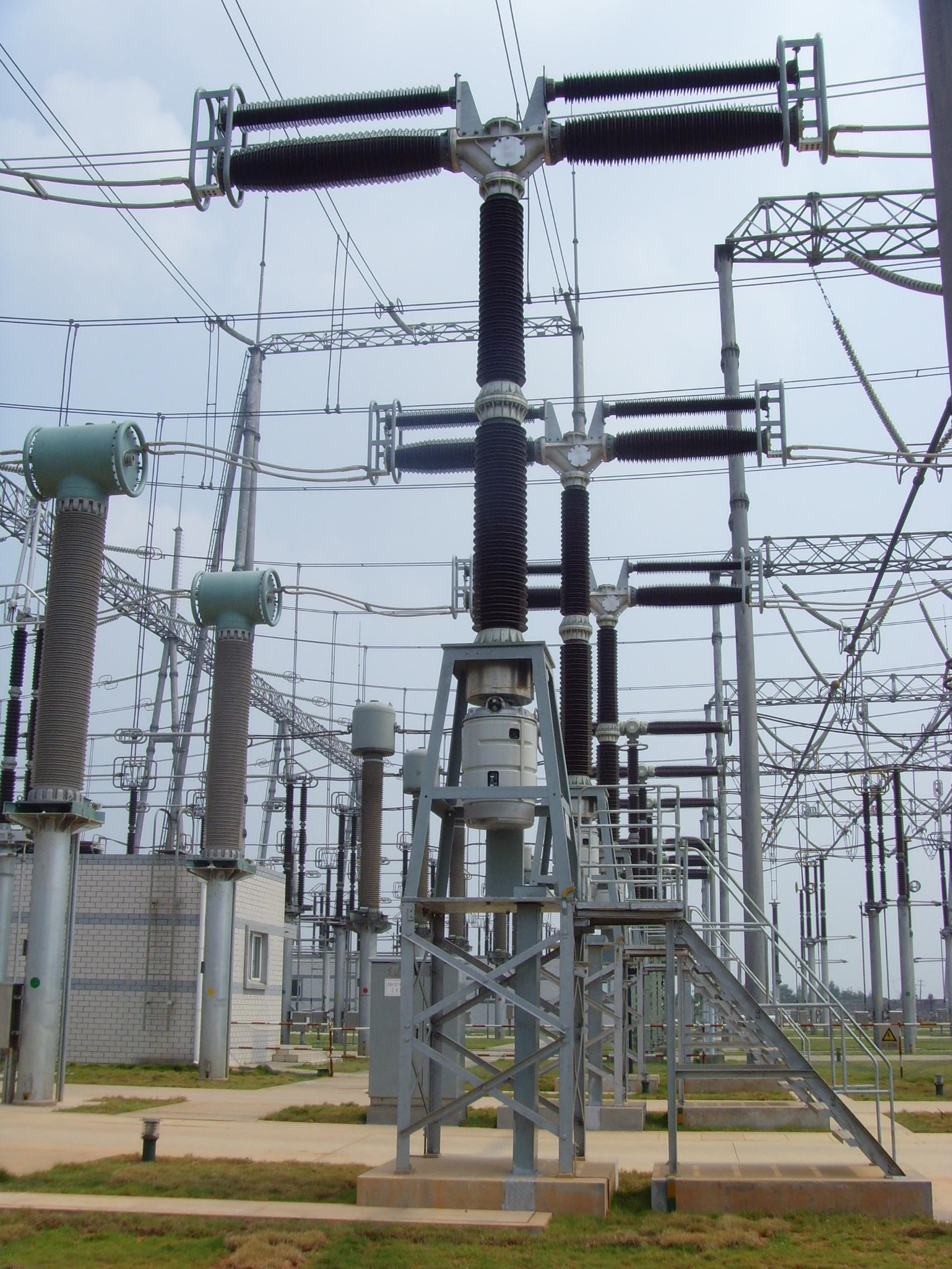LW15A-550Y瓷柱式高压交流六氟化硫断路器