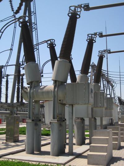 LW24-252户外高压交流罐式六氟化硫断路器